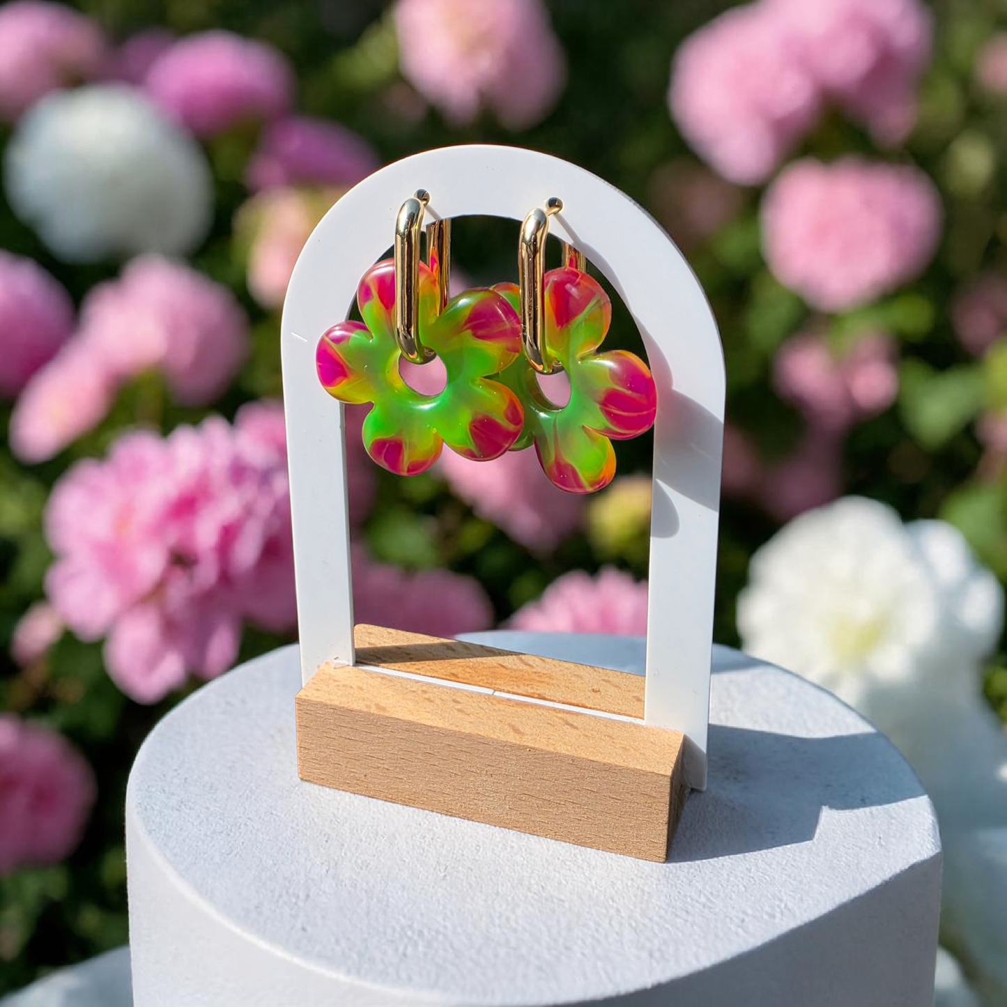 Boucles d’oreilles LED ZEPPLINE – Fleur néon vert & rose, vendues avec anneaux rectangulaires