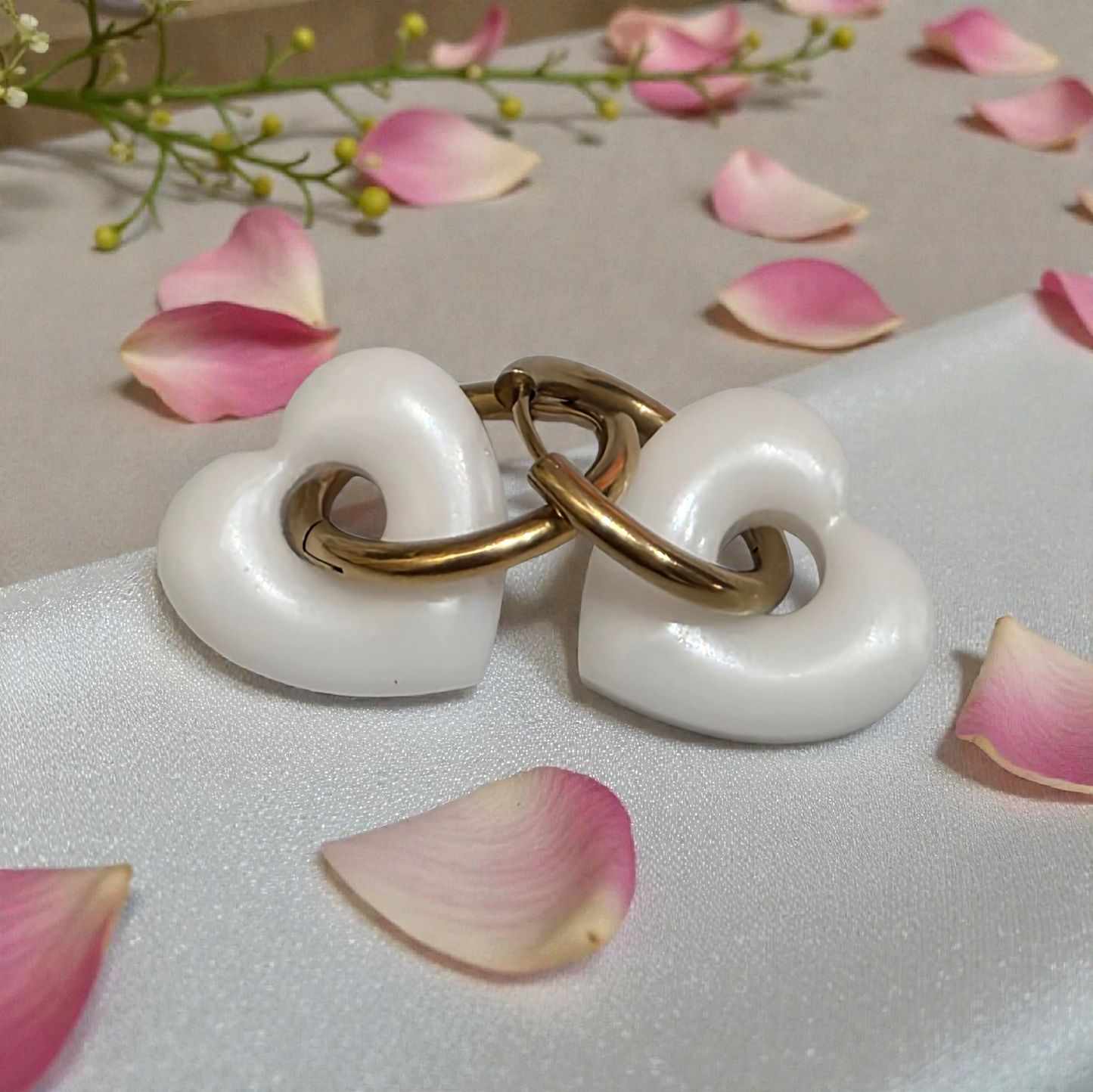 CHARM COEUR – Résine blanc nacré sur anneau doré