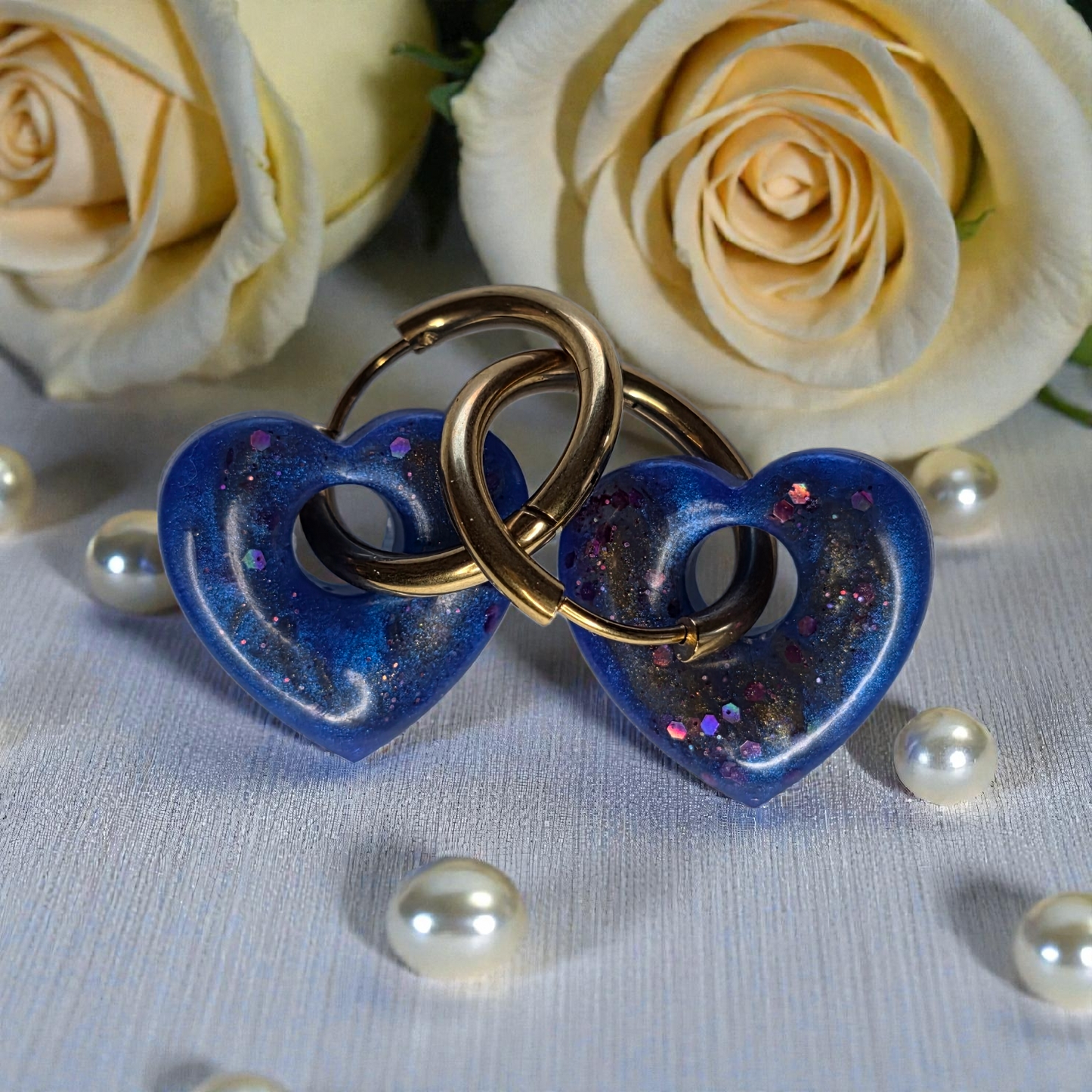 CHARM COEUR – Résine bleu profond pailleté sur anneau doré