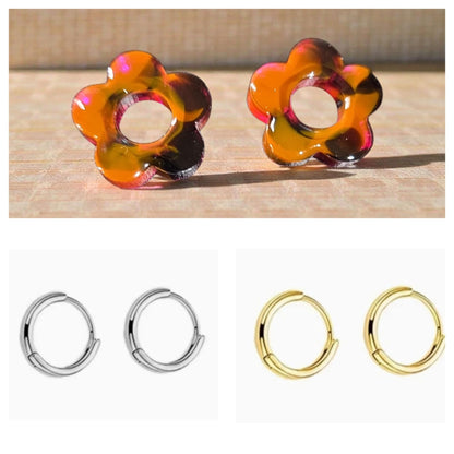 Boucles d’oreilles PAMPILLES – Fleur ajourée ambrée marbrée, vendues avec ou sans anneaux