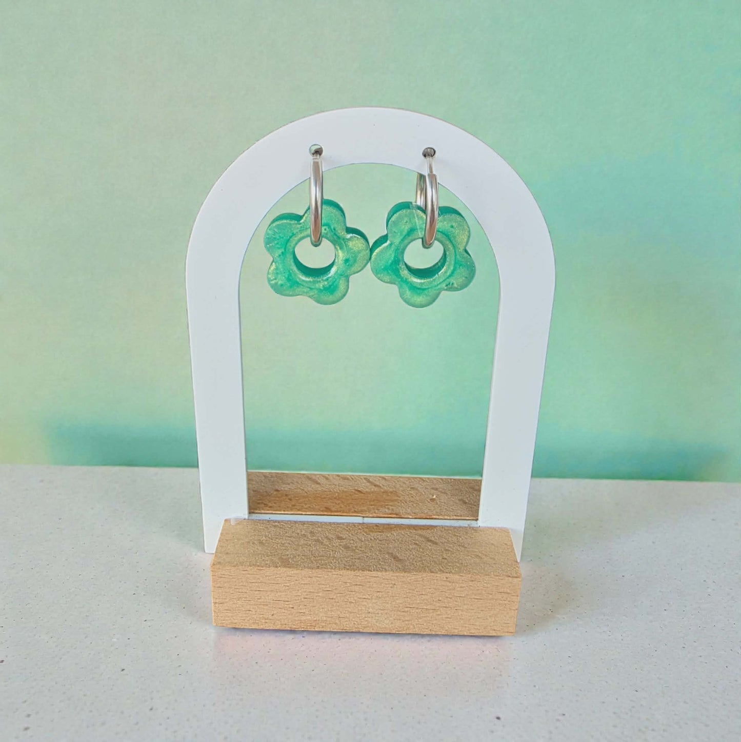 Boucles d’oreilles PAMPILLES – Fleur verte, vendues avec ou sans anneaux