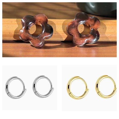 Boucles d’oreilles PAMPILLES – Fleur ajourée ambrée marbrée, vendues avec ou sans anneaux