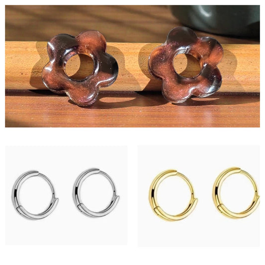 Boucles d’oreilles PAMPILLES – Fleur ajourée ambrée marbrée, vendues avec ou sans anneaux