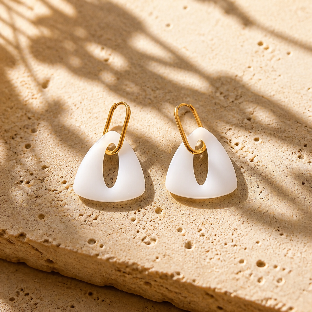 Boucles d’oreilles AURÉA – Blanc & Doré ✨
