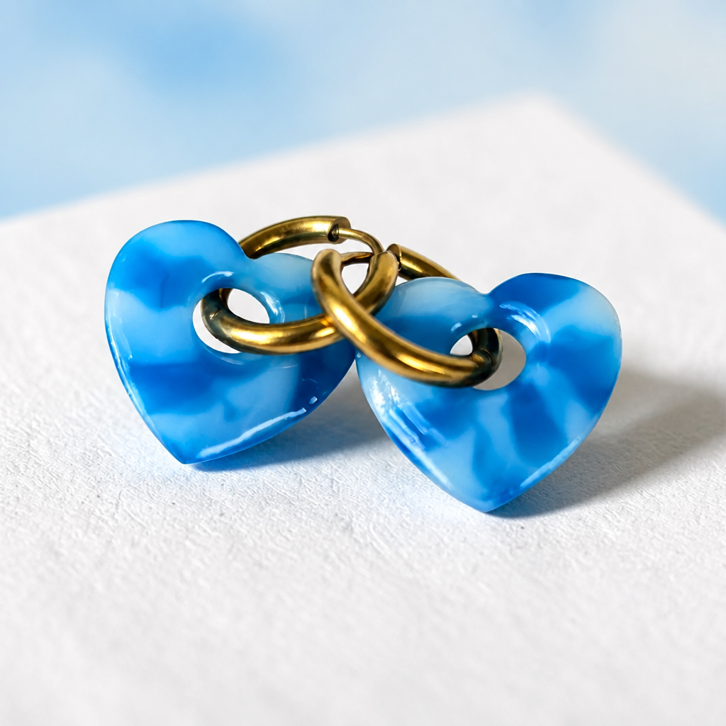 💙✨ Boucles d’oreilles CHARM CŒUR – Bleu ciel marbré