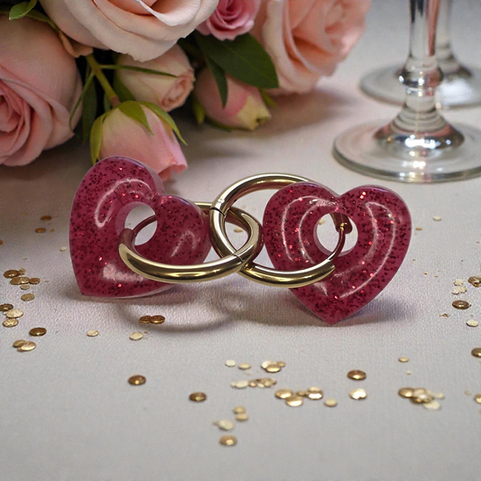 HEART CHARM – Raspberry pink glitter resin on a gold ring