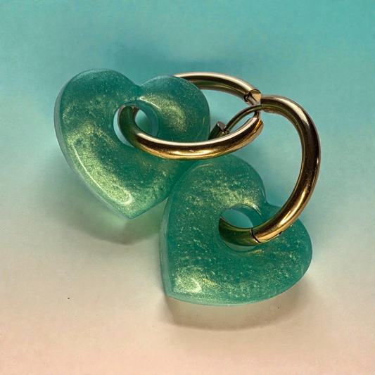 CHARM COEUR – Résine vert d’eau nacré sur anneau doré