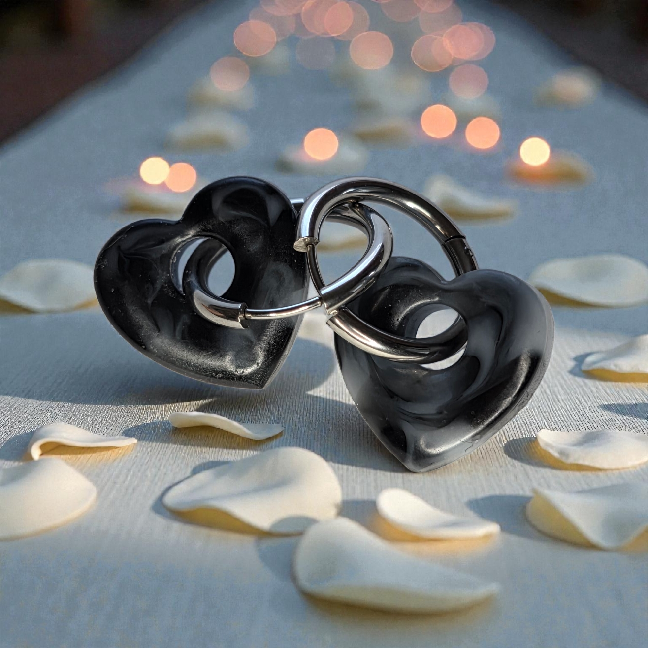 CHARM COEUR – Résine noire marbrée aux reflets subtils sur anneau argenté