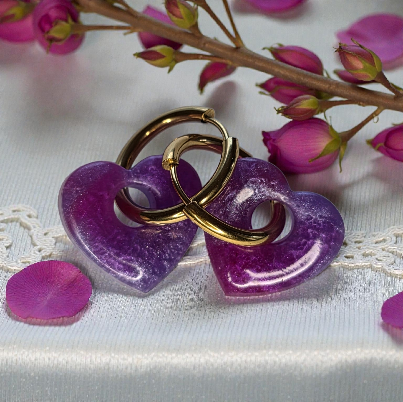 CHARM COEUR– Résine violette dégradée sur anneau doré