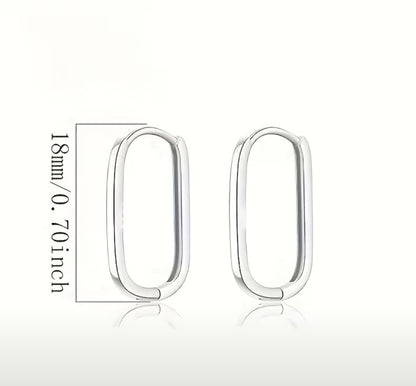 Boucles d’oreilles créoles rectangulaires – finition argentée (Hauteur : 18 mm, Largeur : environ 8 mm) AR-1022