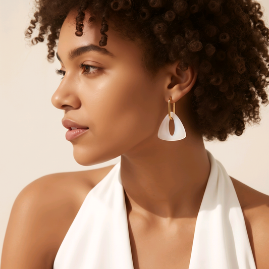 Boucles d’oreilles AURÉA – Blanc & Doré ✨